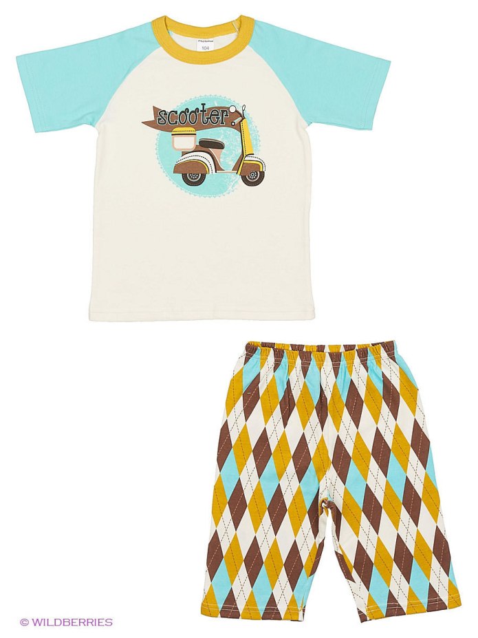 Мальчик в желтой пижаме