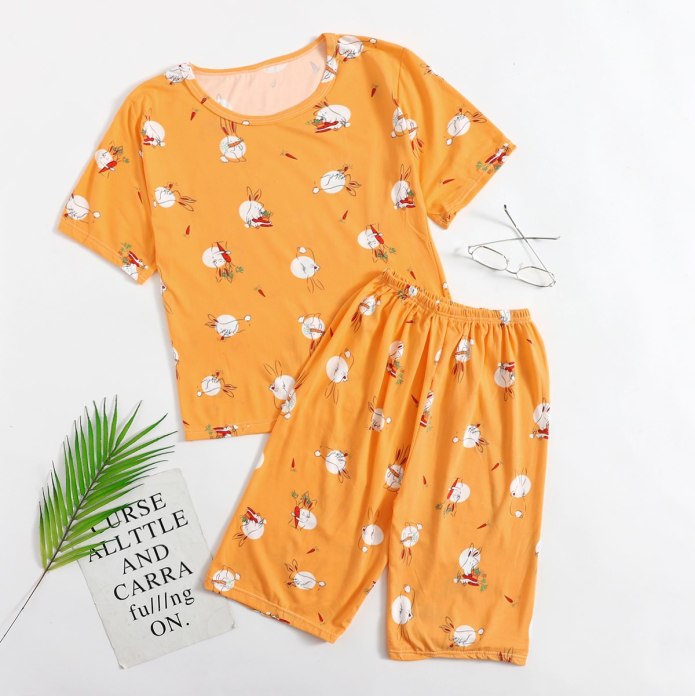 Мальчик в желтой одежде