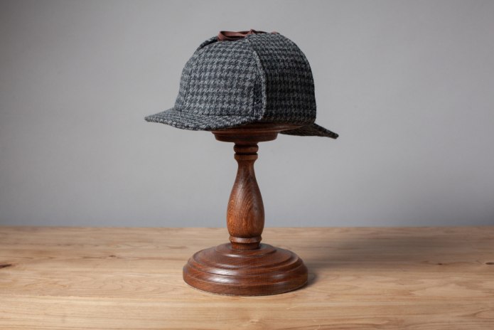 Бенедикт Камбербэтч Шерлок в кепке