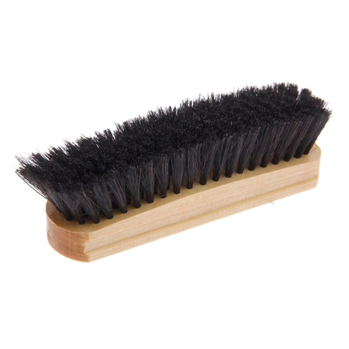 Щетка обувная (4*17 натур щетина h=2.5 см,дерев лак.колодка )