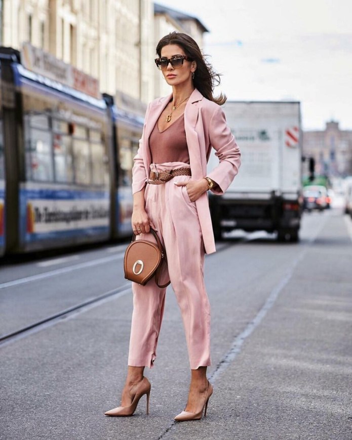 Брючный костюм кэмел женский стрит стайл