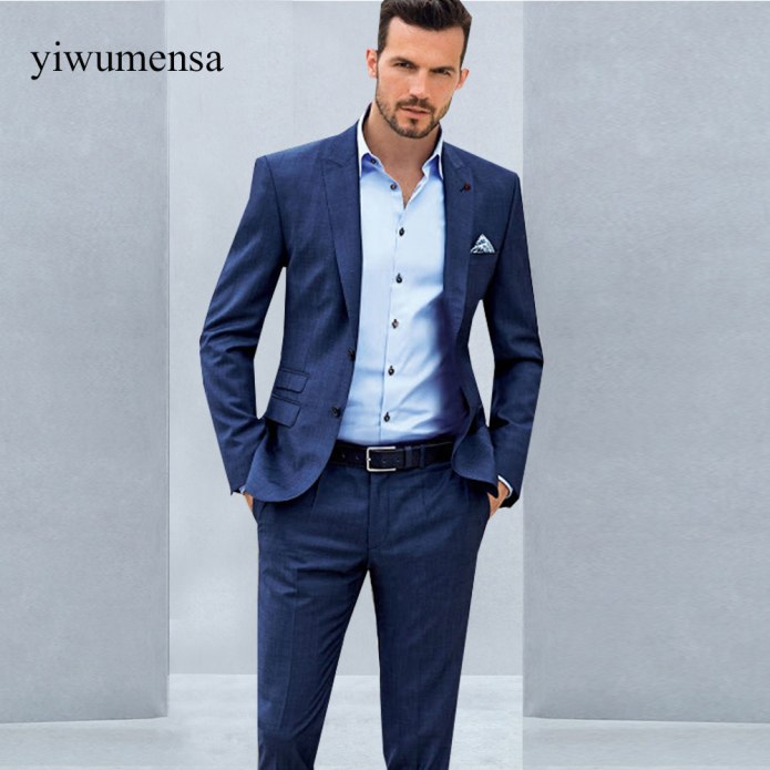 Костюм с серыми брюками