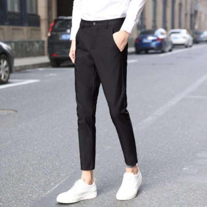 Классические штаны и кроссовки