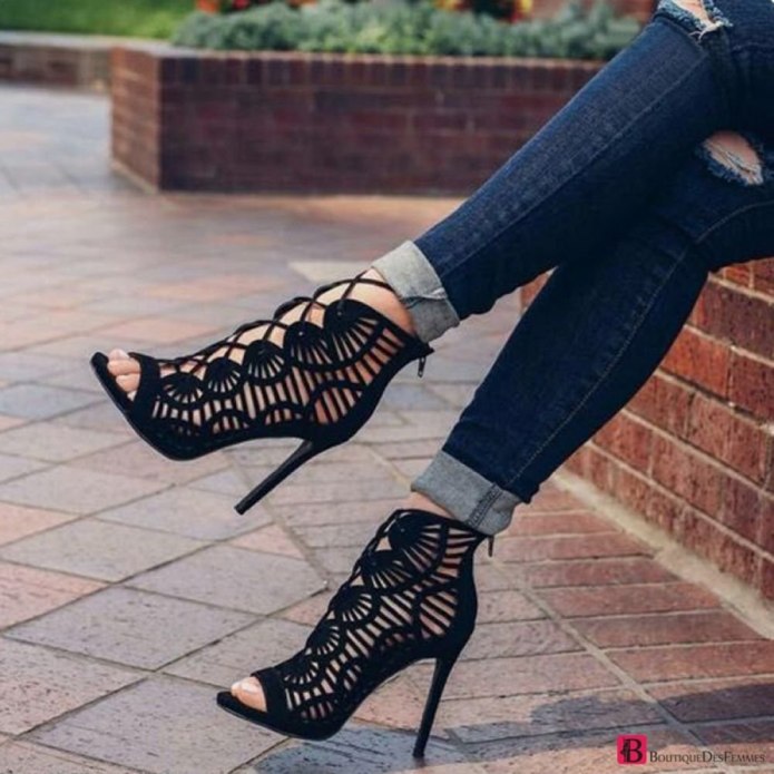 Обувь на каблуке и шнуровке