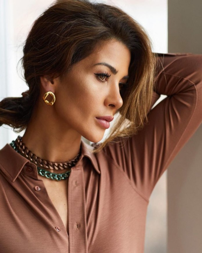 Крупные украшения на шею