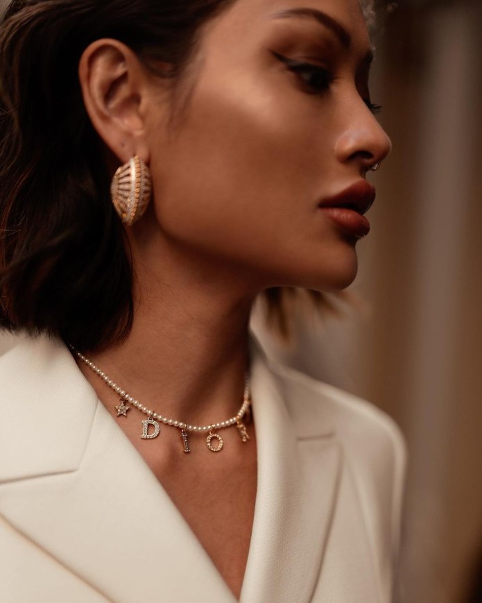 Крупная бижутерия на шею