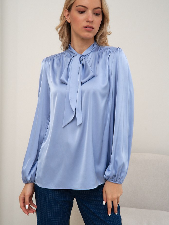 Голубая кофточка