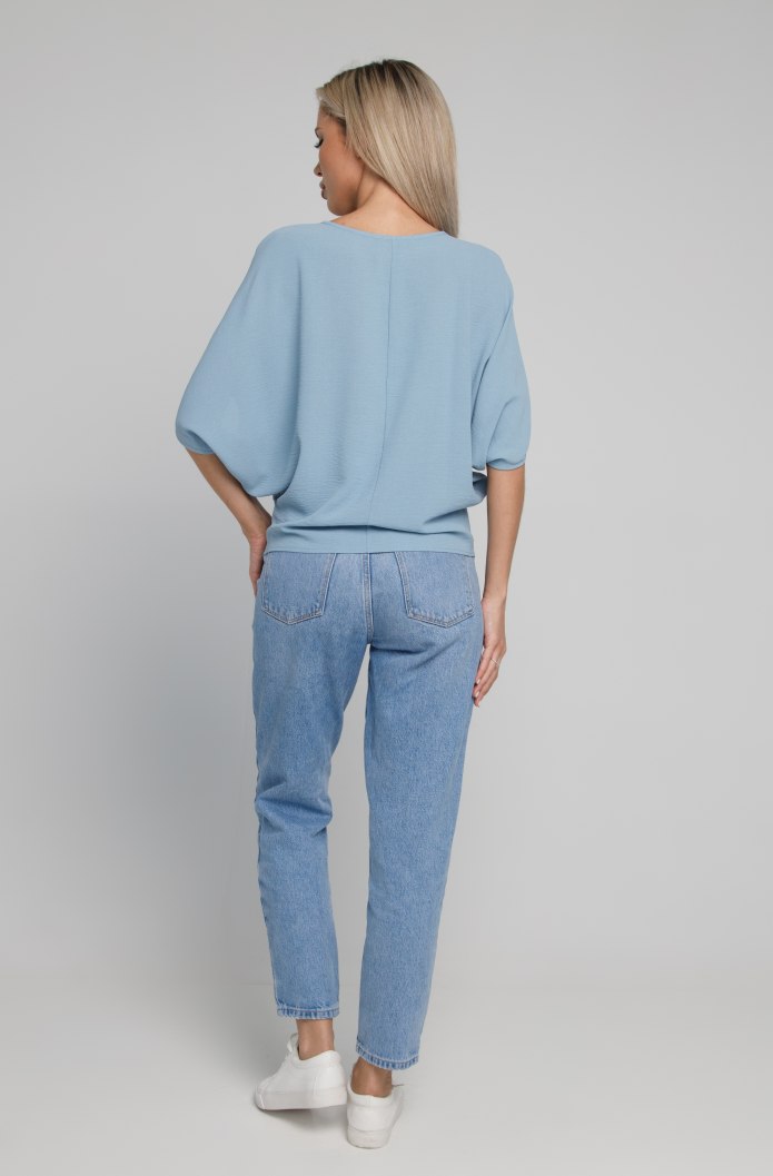 Голубая блузка