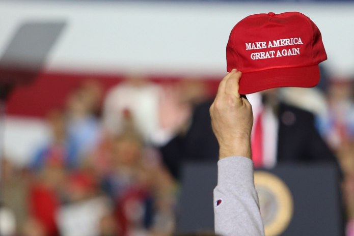 Девушка в кепке