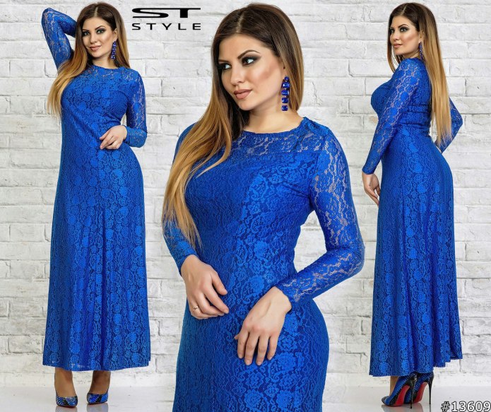 Голубое гипюровое платье
