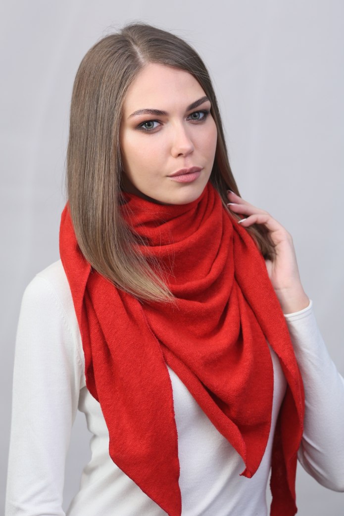 Косынка красная в горох