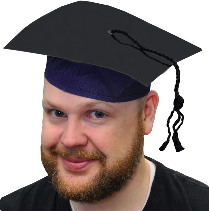 Американский выпускник в шапке