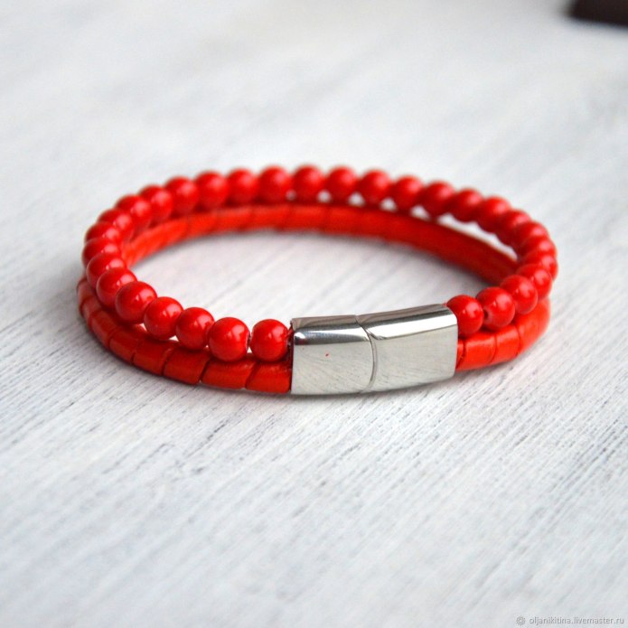 Браслет нить с золотом