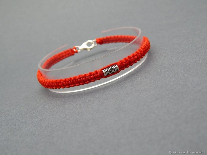 Браслет красная нить
