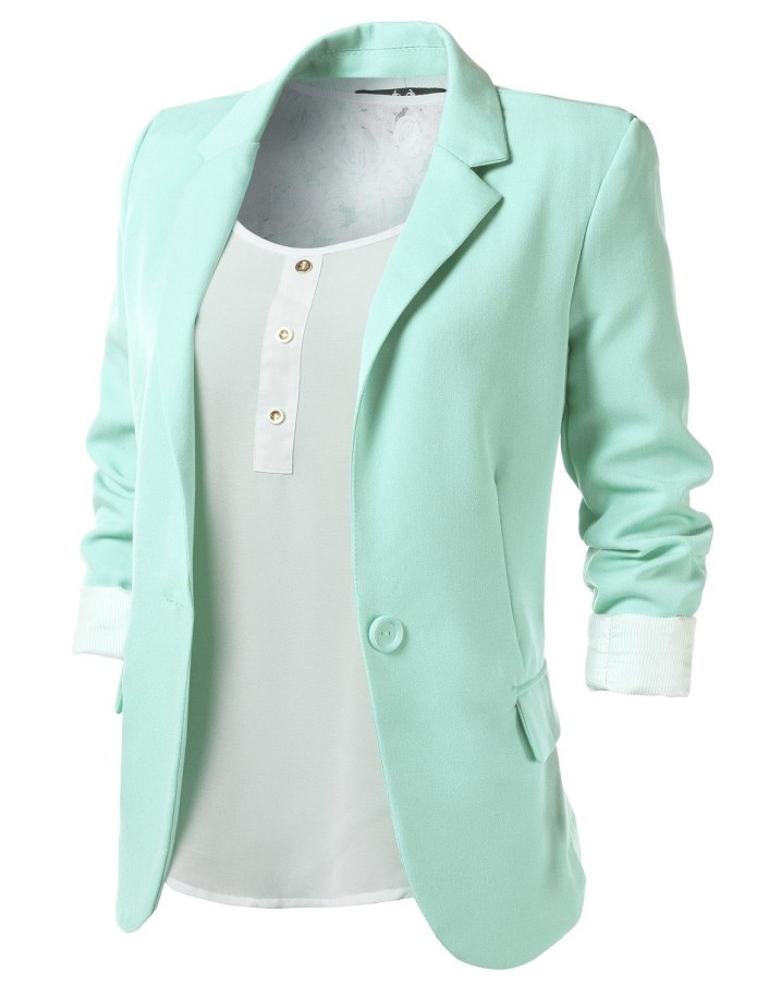 Мятный пиджак черные брюки