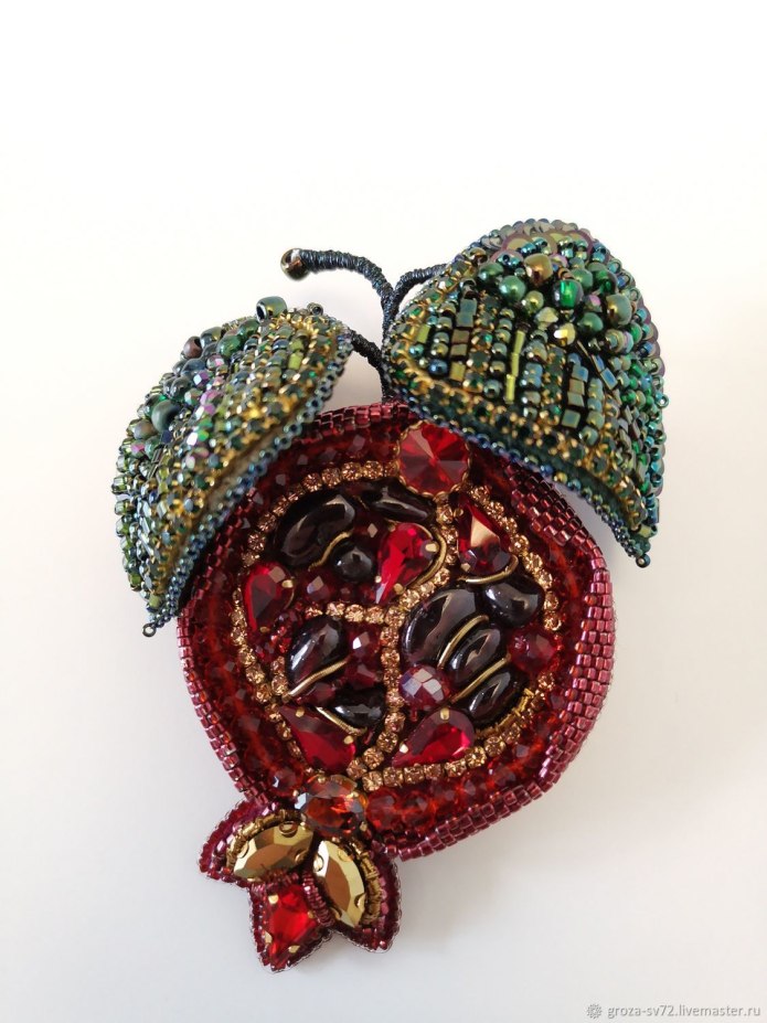 Брошка гранат