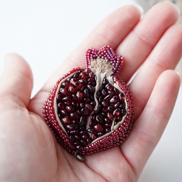 Брошь из бисера