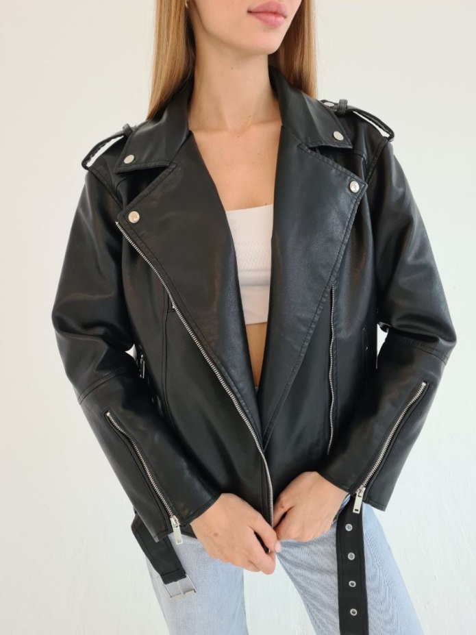 Малиновая кожаная куртка