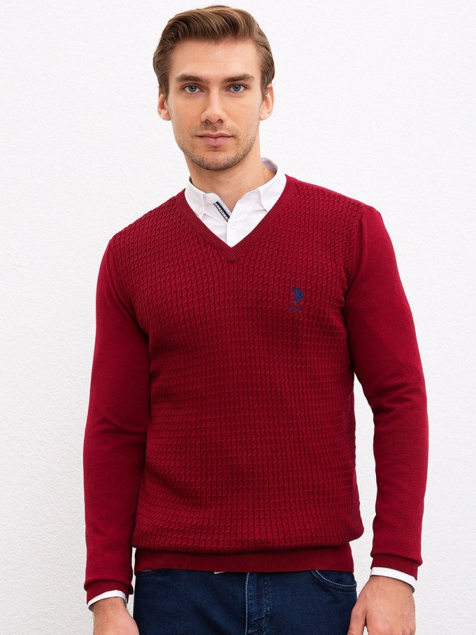 Красный свитер с оленями мужской