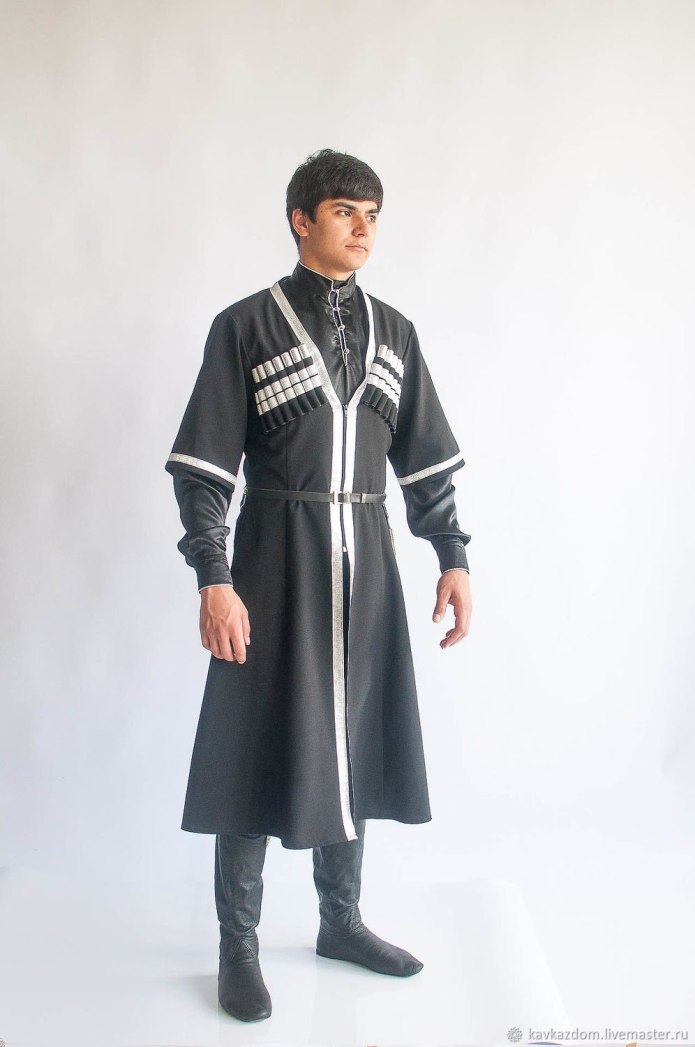 Белая черкеска с газырями