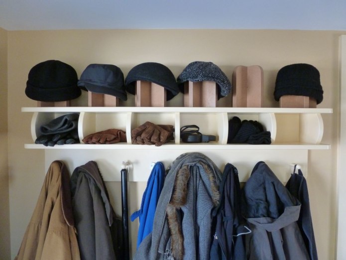 Шляпы в гардеробной