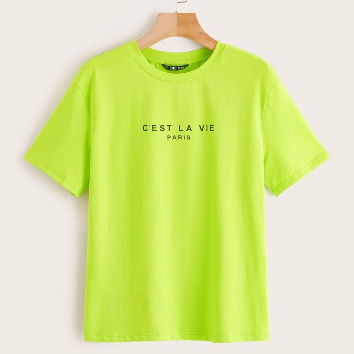 Зелёная футболка женская