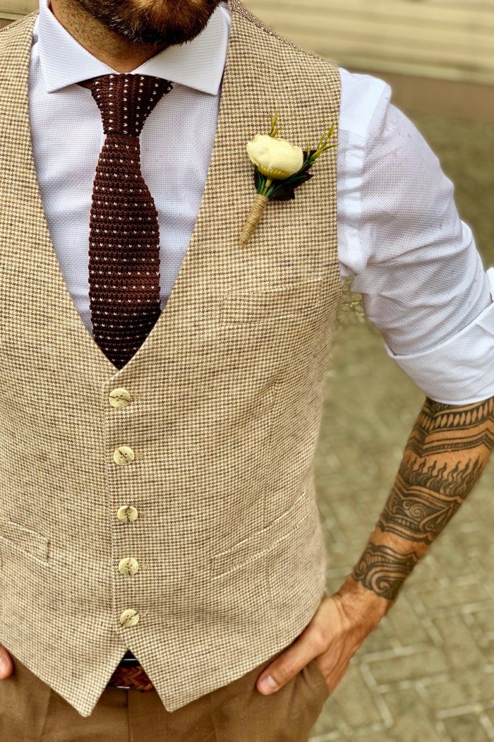 Мужской свадебный костюм с жилеткой