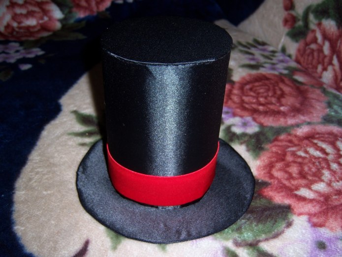 Бумажная шляпа цилиндр