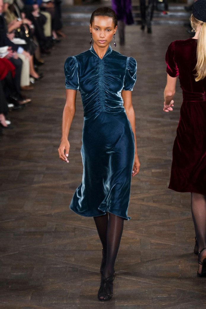 Платье вельветовое женское 2021