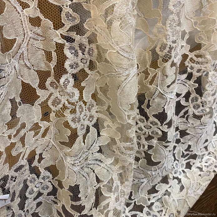 Вуаль с вышивкой