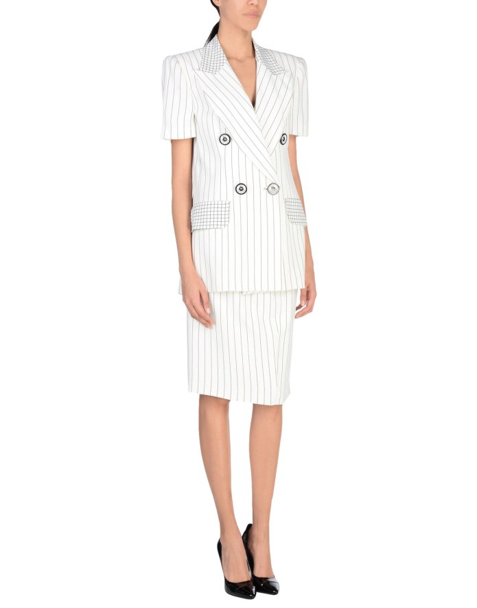 Черные брючные костюмы Эскада