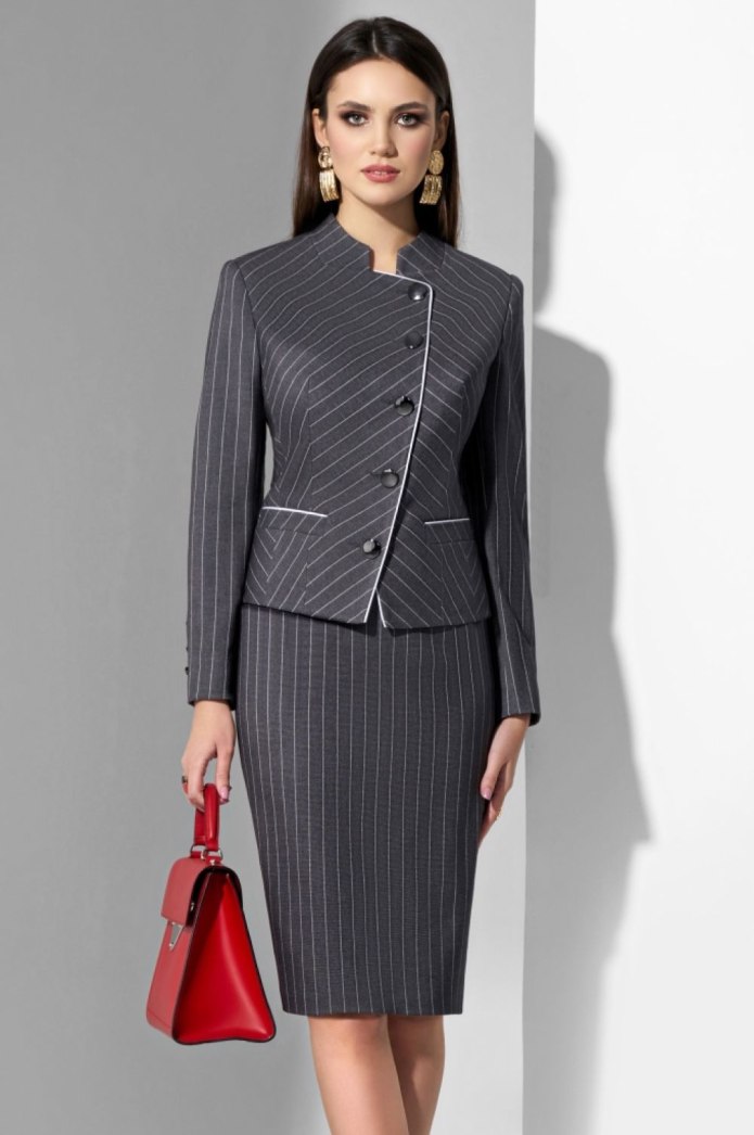 Женский деловой костюм оверсайз