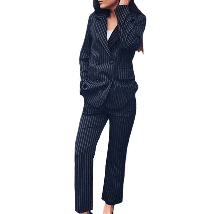 Строгий костюм женский