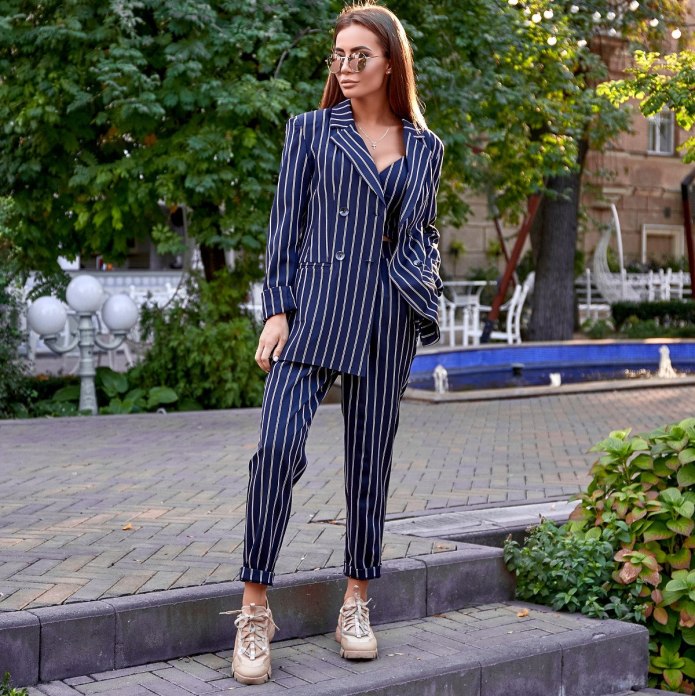 Стильные костюмы для женщин