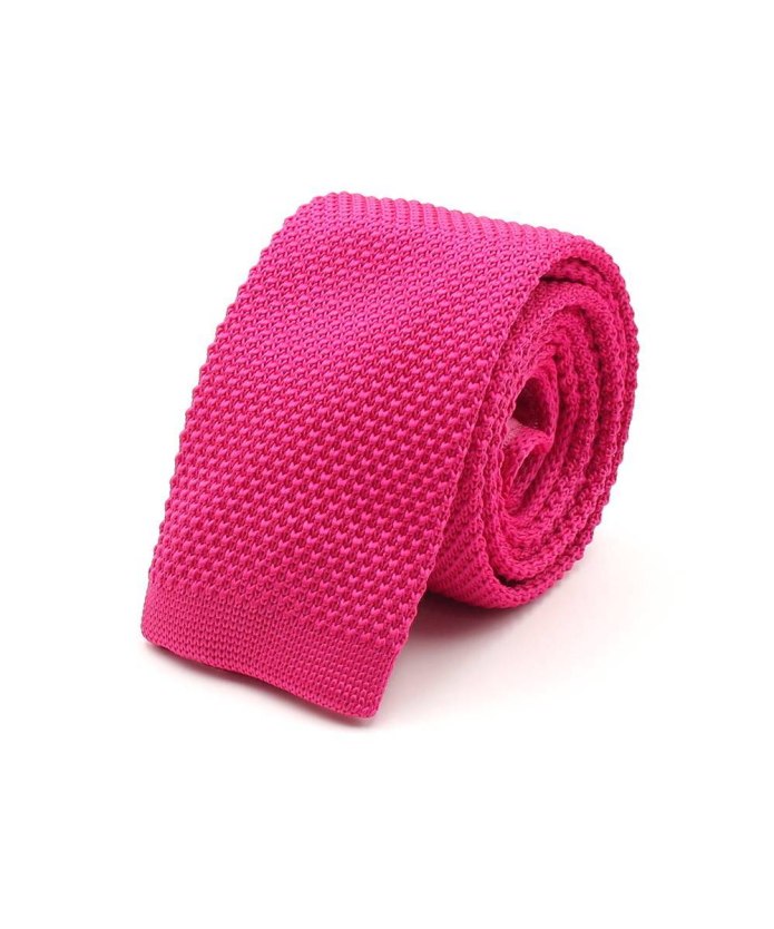 Малиновый вязаный трикотаж