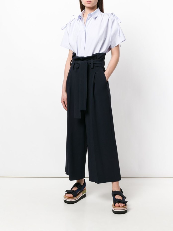 Брюки слегка расклешенные