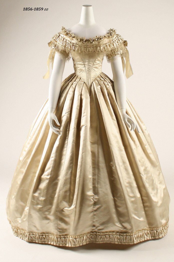 Бальные платья Антуанетта