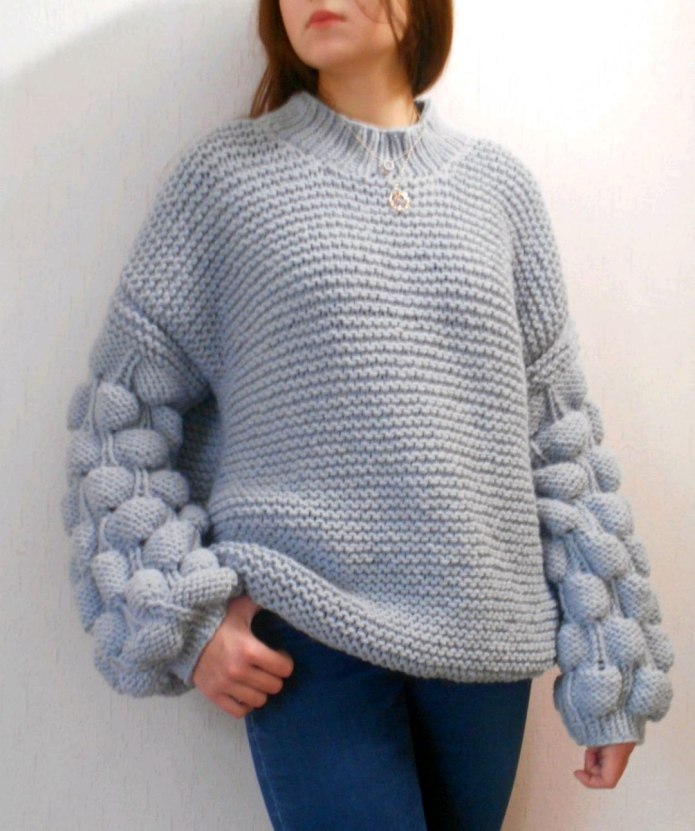 Свитер из объемной пряжи