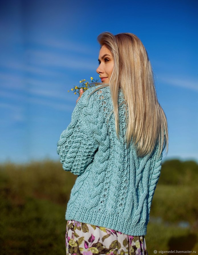 Свитер крупной вязки