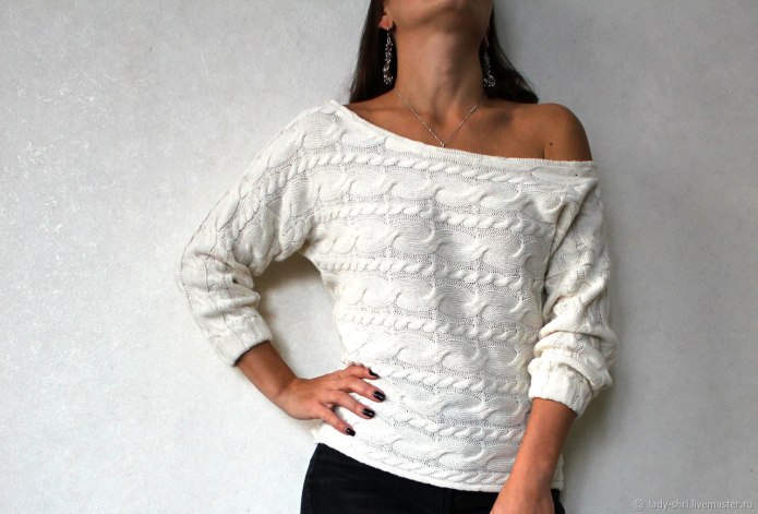 Джемпер с открытыми плечами