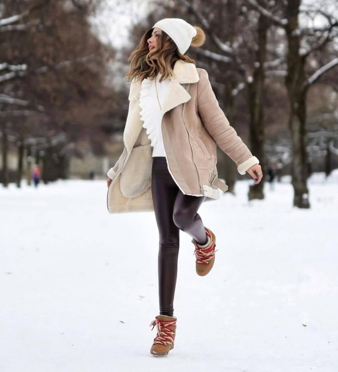 Стильная девушка зима