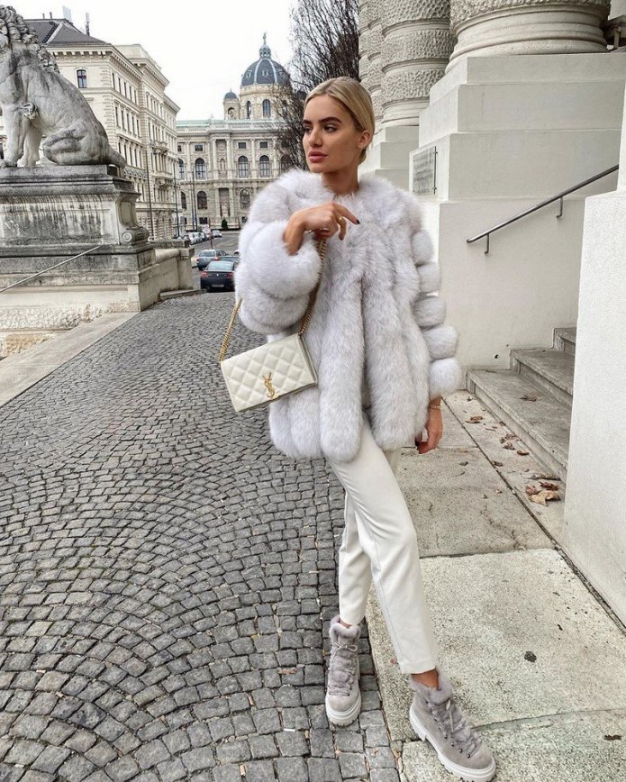 Стильные зимние образы для девушек 2022