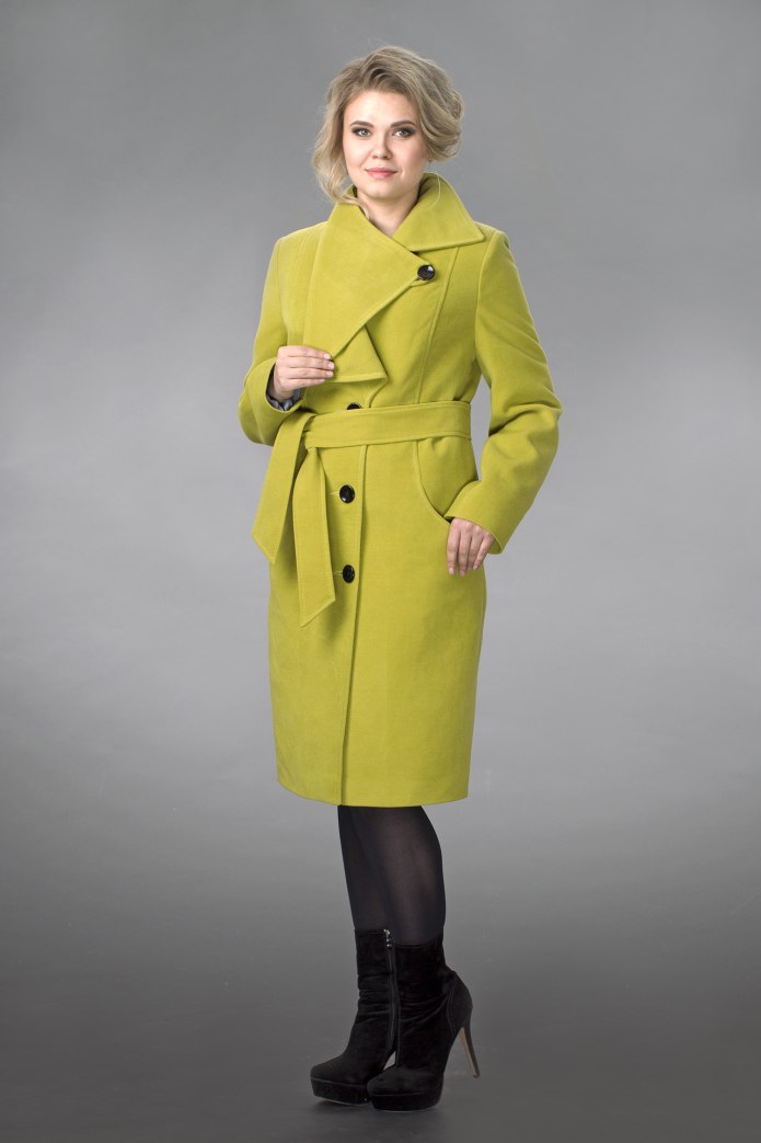 Женщина в пальто