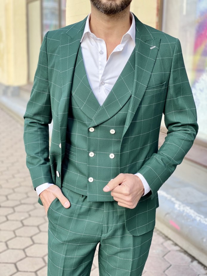 Фиолетовый костюм