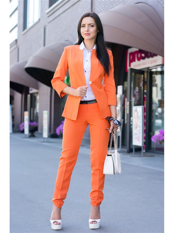 Мужской костюм изумрудного цвета