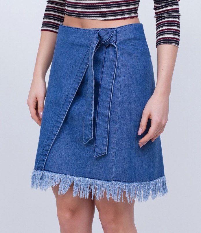 Рваная джинсовая юбка