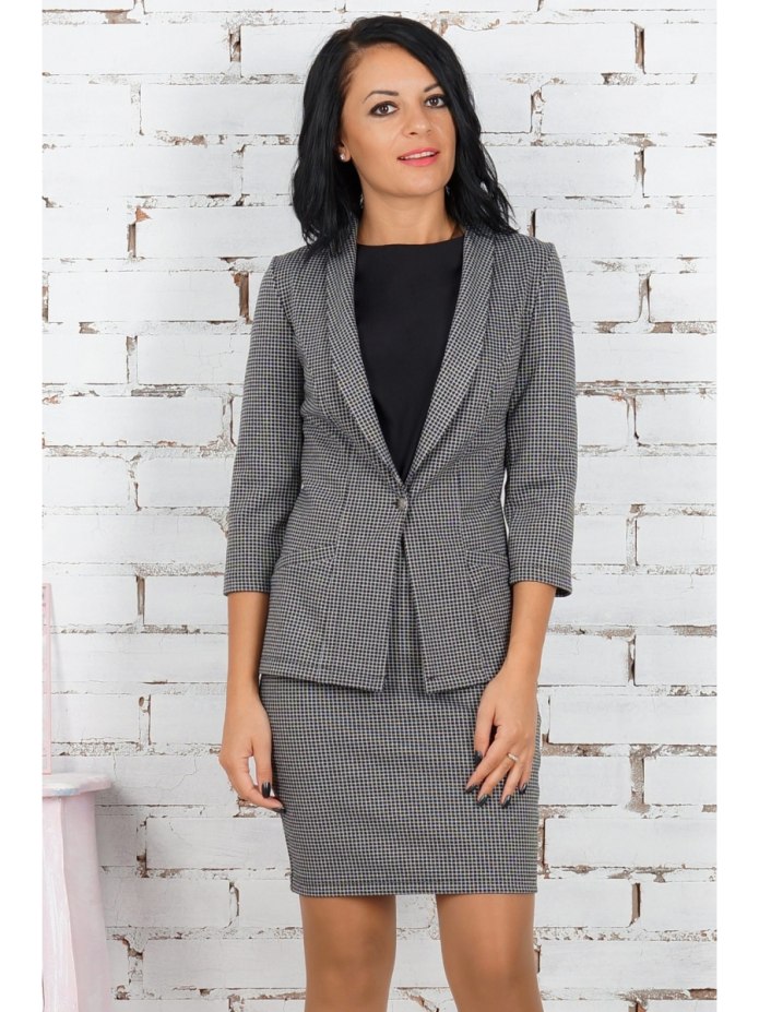 Женский костюм с юбкой