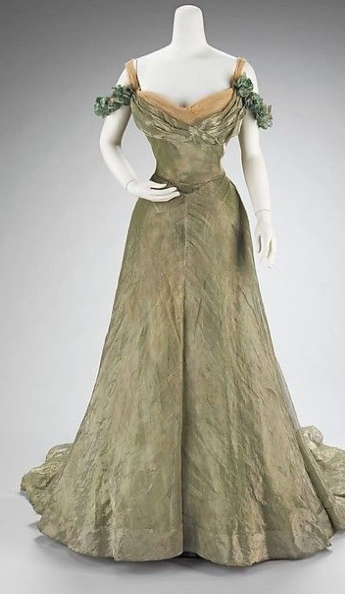 Красивые бальные платья