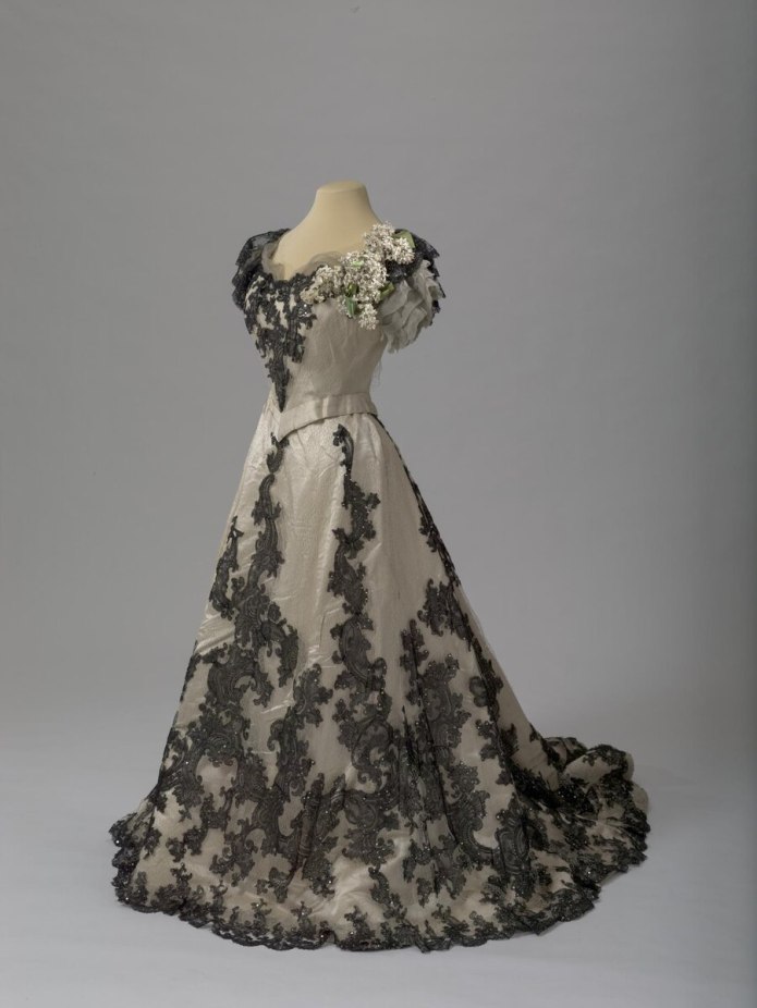 Бальные платья кринолин 19 век