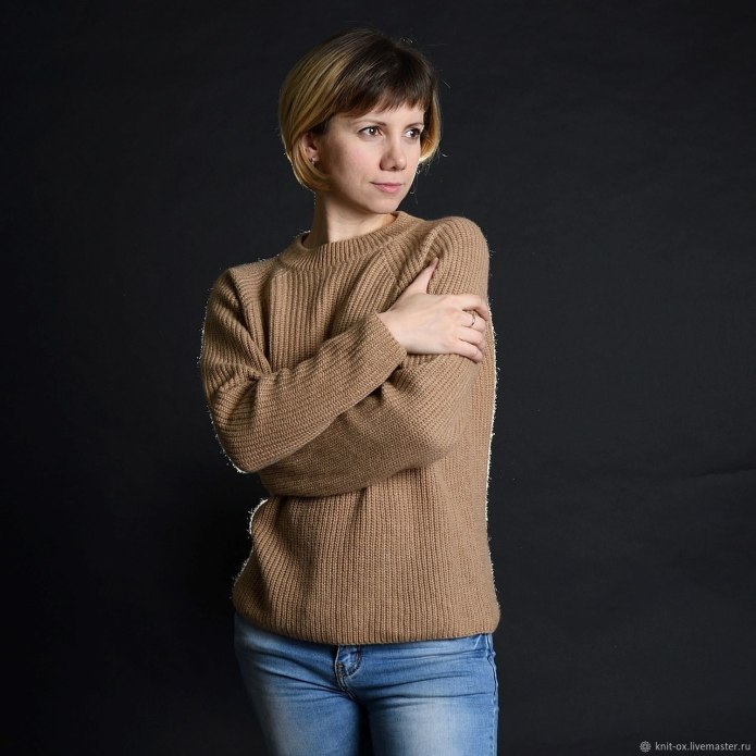Свитер женский